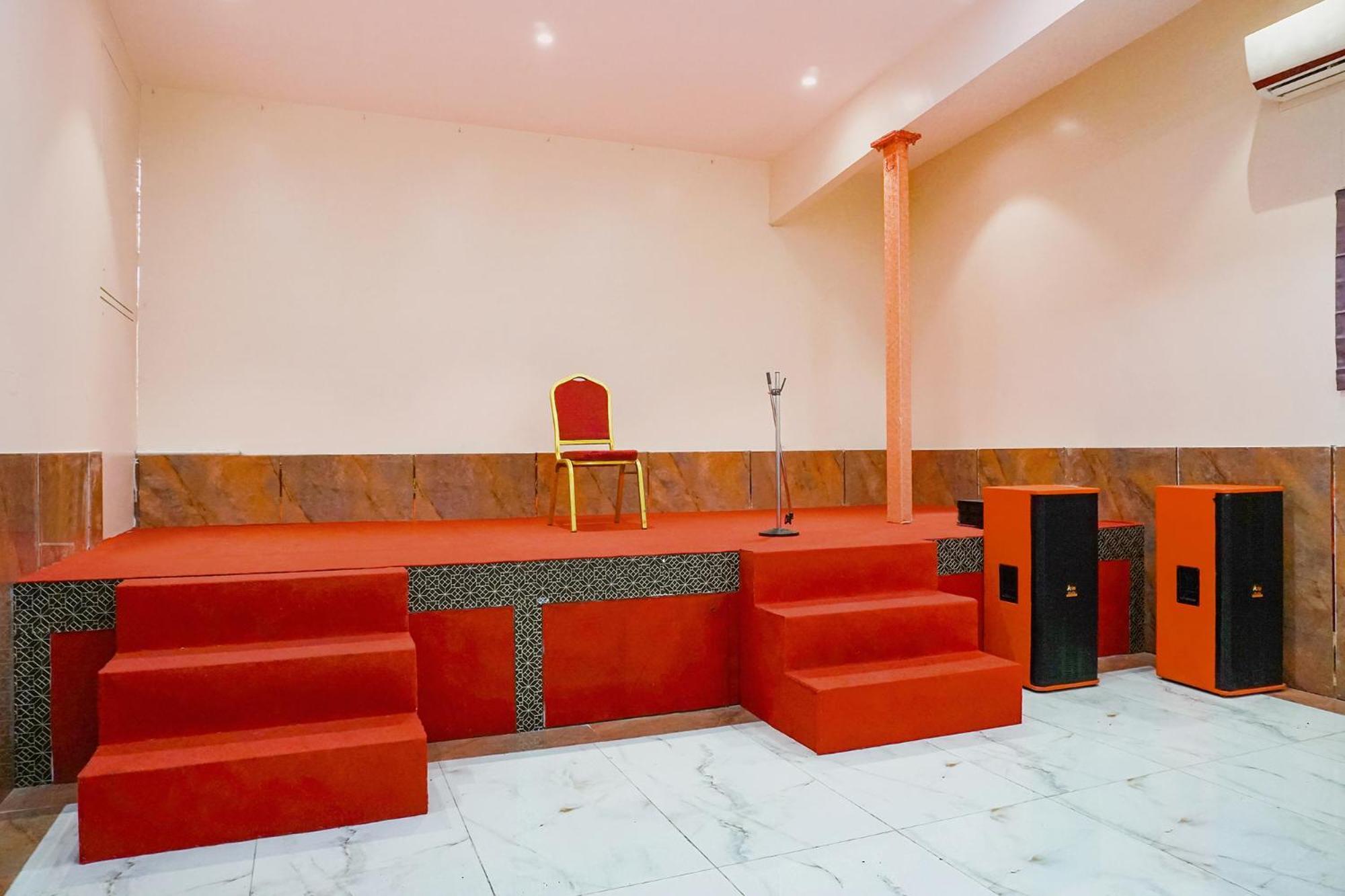 Fabhotel Rachana Residency - Nr Shivaji Nagar Metro Station 푸네 외부 사진