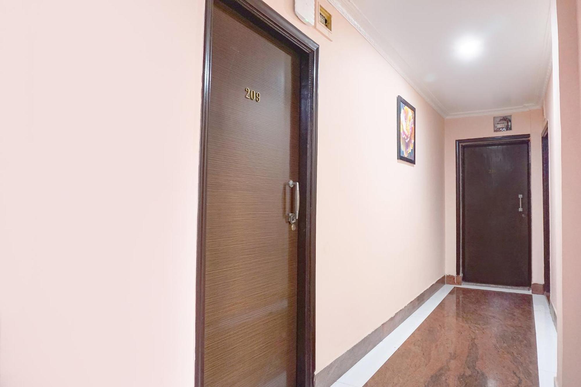 Fabhotel Rachana Residency - Nr Shivaji Nagar Metro Station 푸네 외부 사진