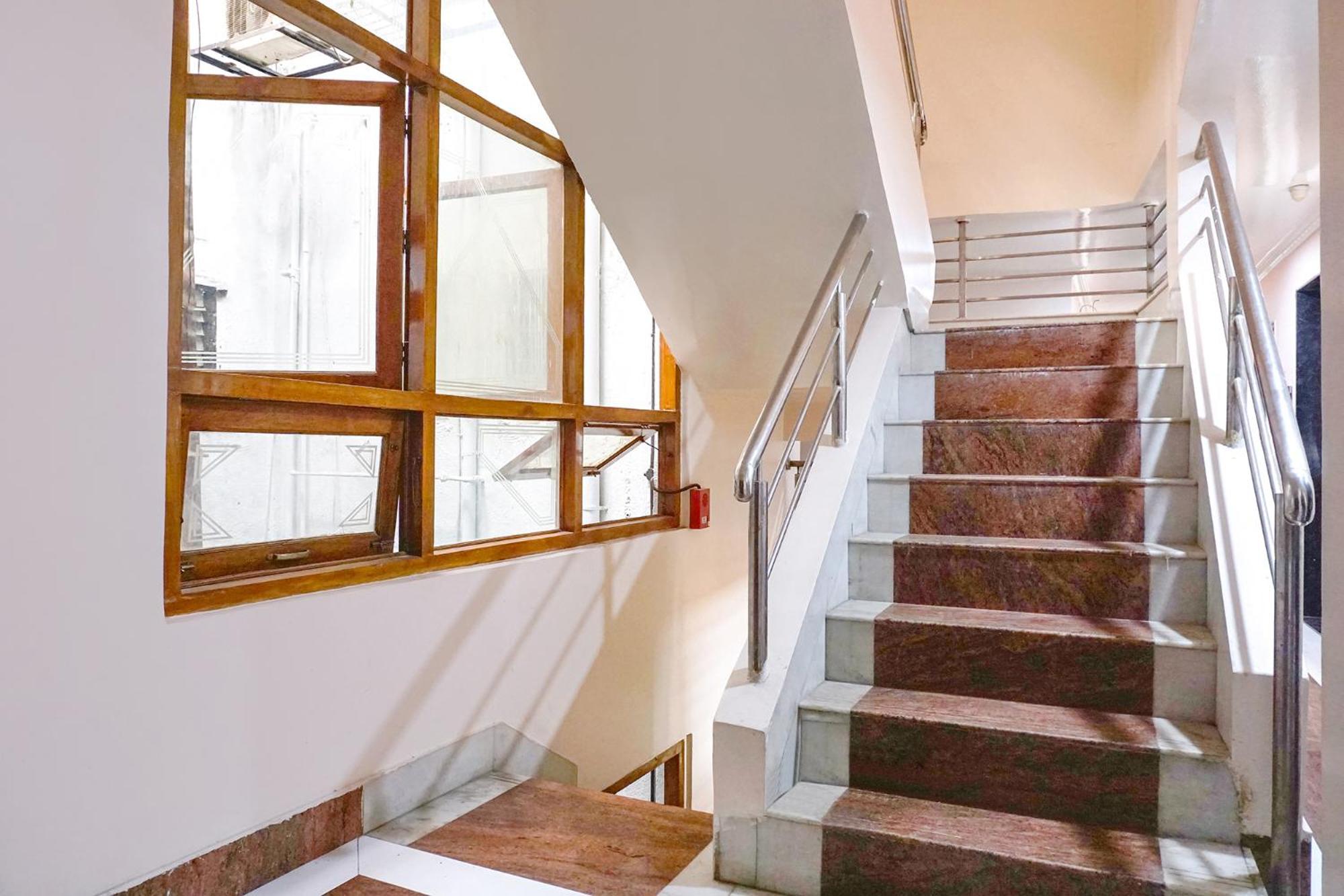 Fabhotel Rachana Residency - Nr Shivaji Nagar Metro Station 푸네 외부 사진